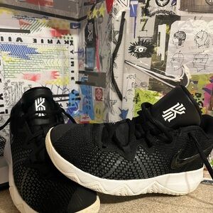 Nike Kyrie Flytrap sneaker 5Y